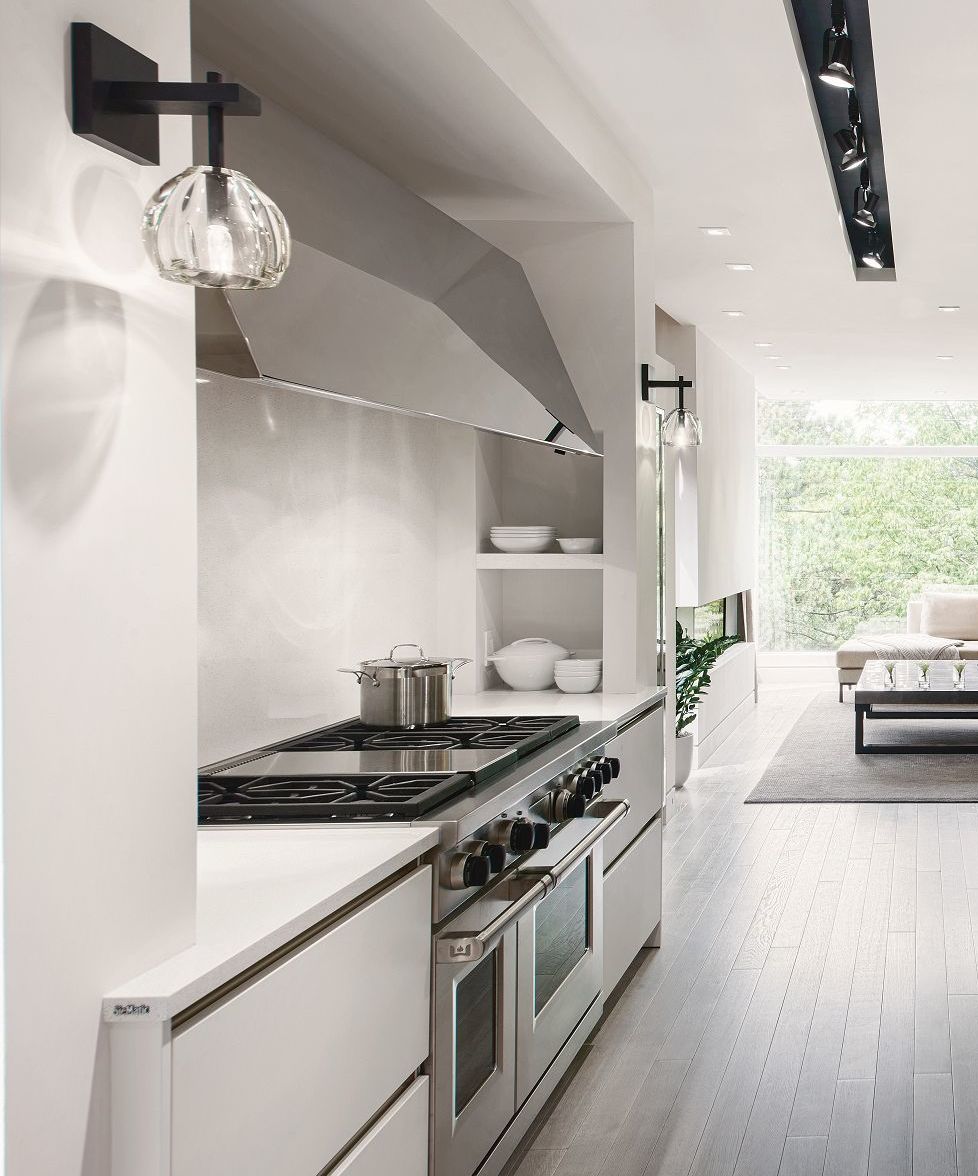 SieMatic Classic SE S2 lotus white with stainless steel stove and extractor hood