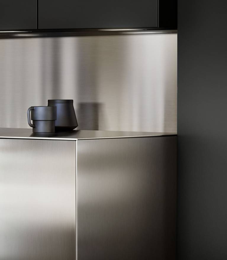 SieMatic countertop, side panels and backsplash made of durable, professional stainless steel