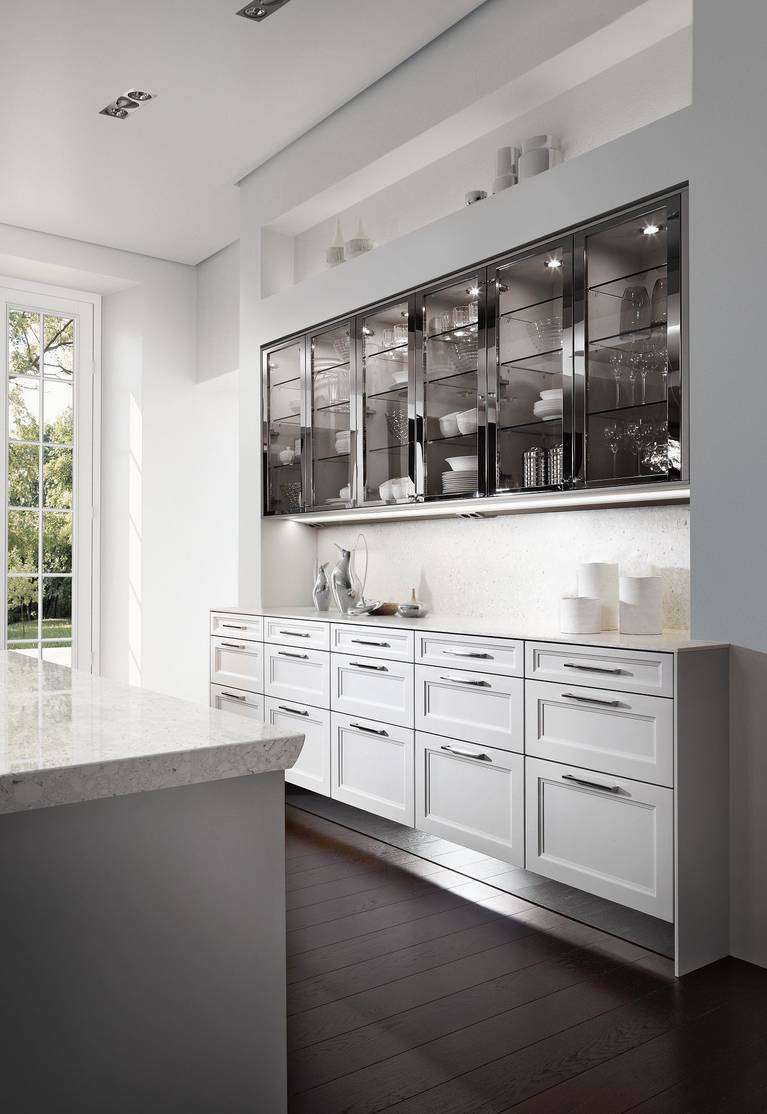 SieMatic Classic BeauxArts S2 in lotus white with glass cabinets framed in polished nickel