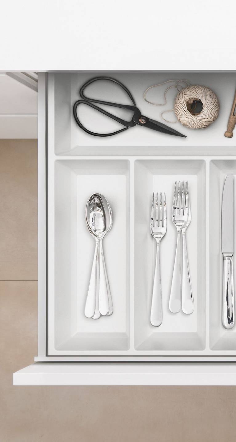 Cutlery trays from the laminate SieMatic kitchen accessories system
