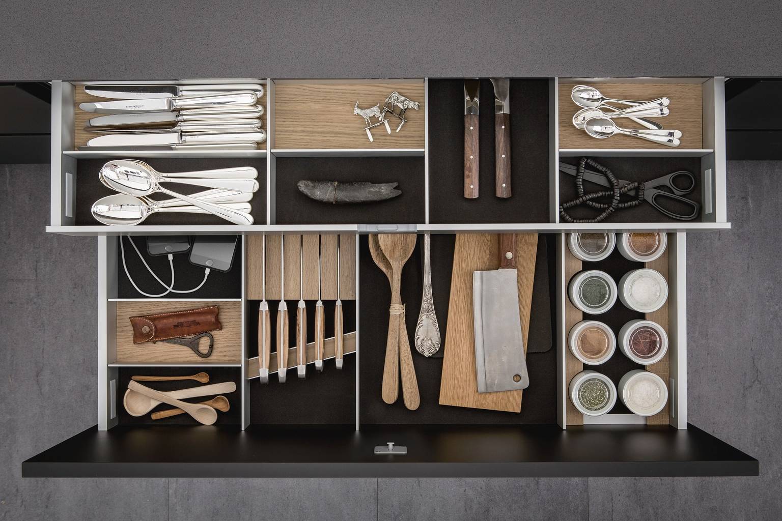 Cutlery inserts, porcelain jars, knife block and USB charging station for iPhones inside SieMatic drawers