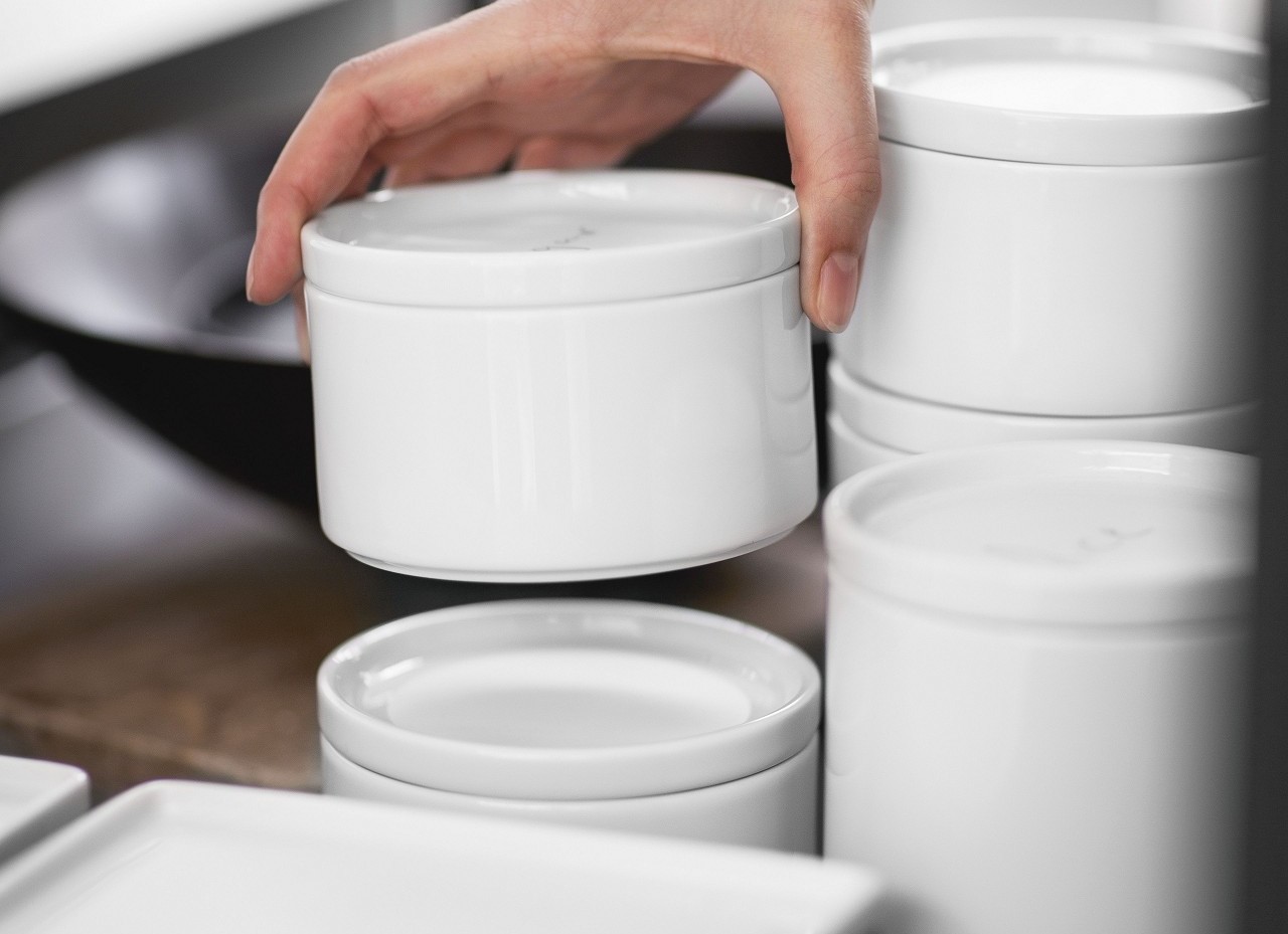 Stackable porcelain containers by SieMatic optimize storage in the kitchen